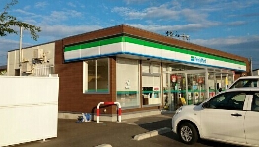 ペイザージュ ファミリーマート八戸尻内町店まで50m