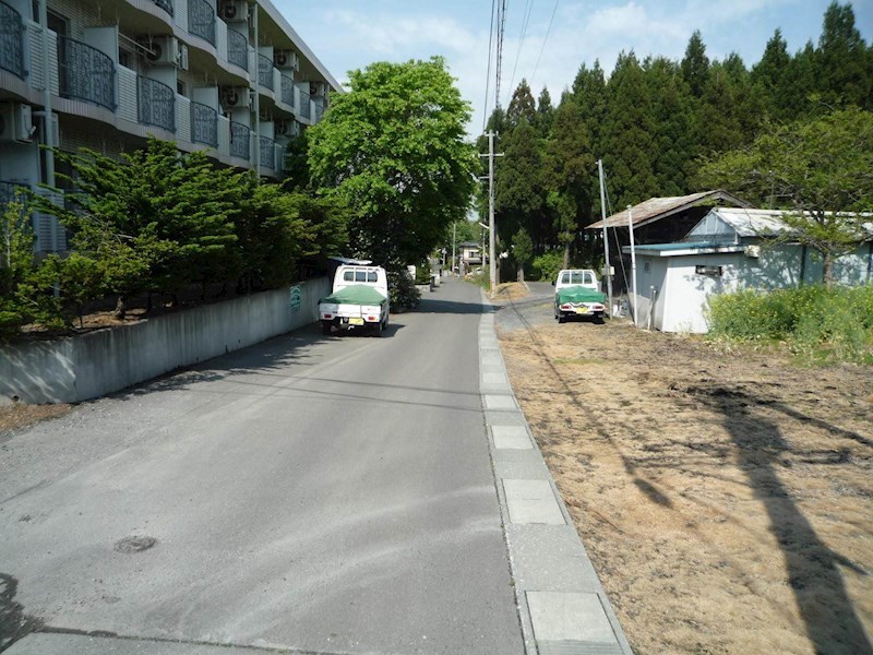 2010　八戸市大字市川町字桔梗野　土地 現地写真（前面道路含む現地写真）
