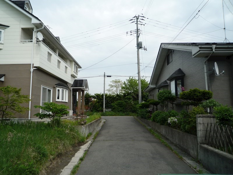 2087　八戸市大字市川町字桔梗野上　土地 現地写真（前面道路含む現地写真）