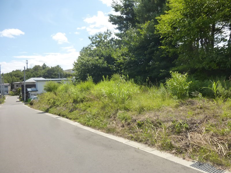 2281　八戸市大字大久保字上面　土地 現地写真（前面道路含む現地写真）