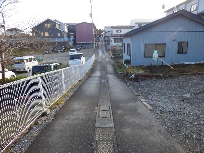 2364　八戸市大字市川町字桔梗野　土地 現地写真（前面道路含む現地写真）