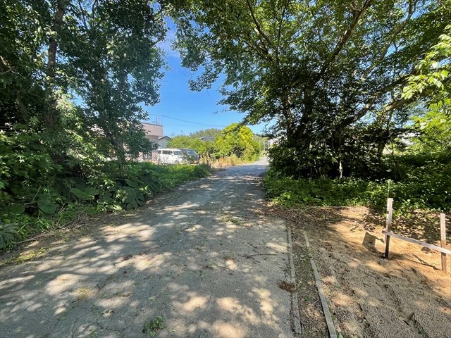 2466　三沢市六川目8丁目　土地 現地写真（前面道路含む現地写真）