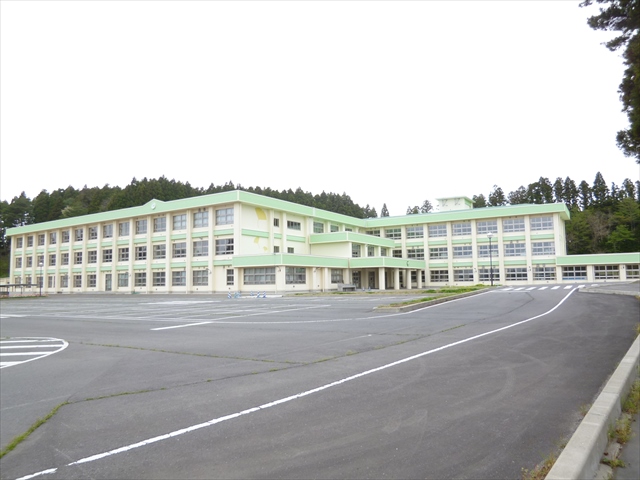 2131　青森県上北郡おいらせ町一川目１丁目　土地 おいらせ町立百石中学校