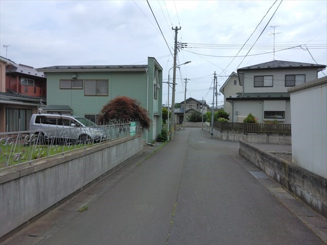2547　八戸市多賀台２丁目　土地 現地写真（前面道路含む現地写真）
