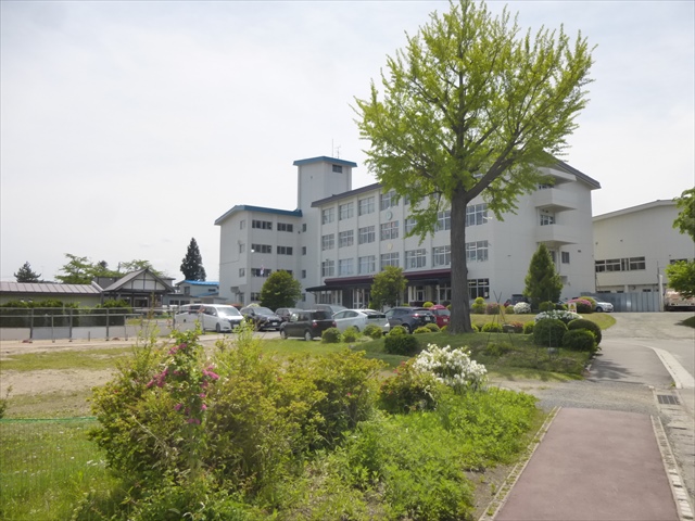 2156　青森県八戸市大字沢里字沢里山　土地 八戸市立長者小学校