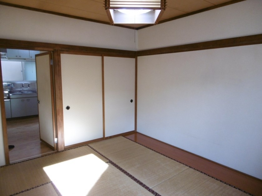 5461　八戸市上組町　売アパート（オーナーチェンジ物件） 内観写真（リビング以外の居室）