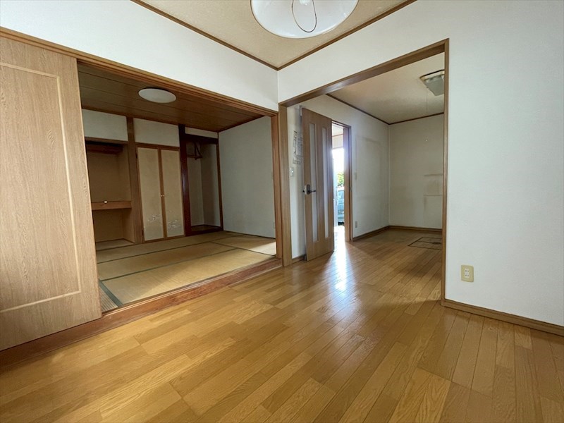 5463　八戸市大字鮫町字ハン木沢　中古住宅※ただいま商談中です 内観写真（リビング）