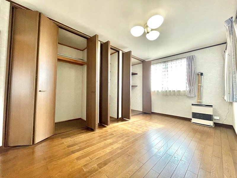 5476　十和田市東二十四番町　中古住宅※ただいま商談中です 7.5帖洋室