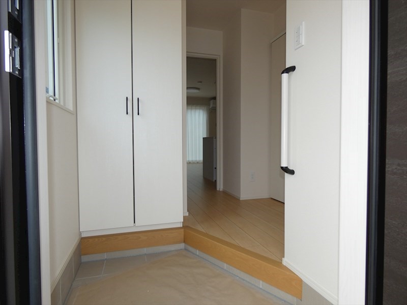 5494　十和田市西五番町DC・A棟 現地写真（玄関）