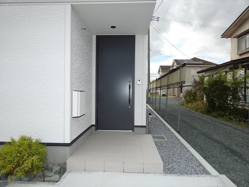 5495　十和田市西五番町DC・B棟※ただ今商談中です 現地写真（玄関）