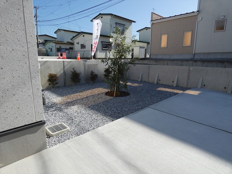 5411　八戸市類家一丁目DC・A棟 現地写真（庭）