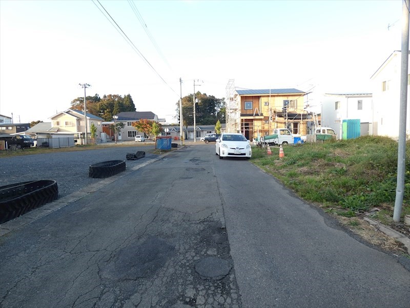 2478　おいらせ町下前田　土地 現地写真（前面道路含む現地写真）