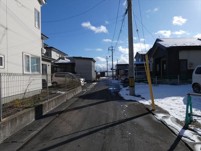 2534　八戸市日計2丁目　土地 現地写真（前面道路含む現地写真）