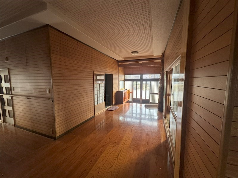 5397　六戸町大字下吉田字沼田　中古住宅 現地写真（玄関）