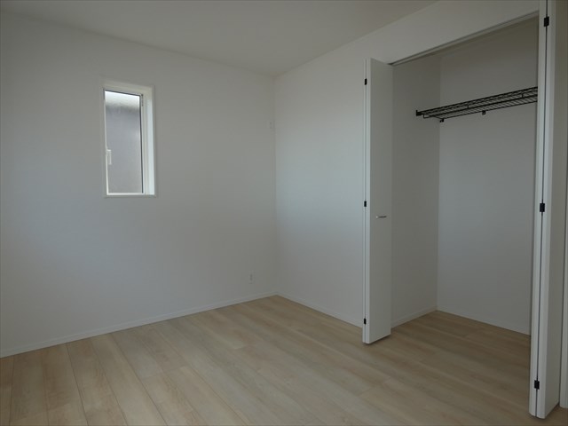 5450　クレイドルガーデン三沢市松園町第5　新築分譲住宅　1号棟※ただ今商談中です 洋室6帖（東側）