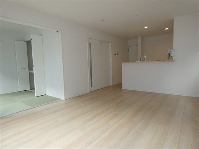 5451　クレイドルガーデン三沢市松園町第5　新築分譲住宅　2号棟 内観写真（リビング）