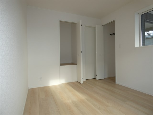 5451　クレイドルガーデン三沢市松園町第5　新築分譲住宅　2号棟 洋室6帖（南側）