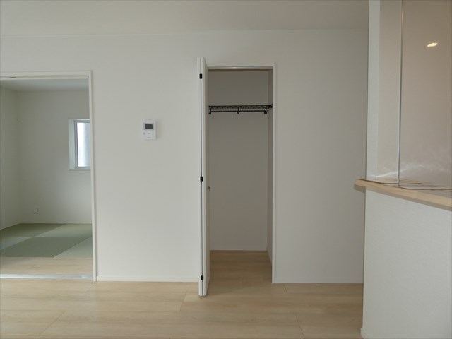 5452　クレイドルガーデン三沢市松園町第5　新築分譲住宅　3号棟※ただいま商談中です 内観写真（収納）