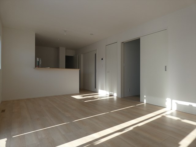 5455　クレイドルガーデン三沢市松園町第5　新築分譲住宅　6号棟※ただ今商談中です 内観写真（リビング）