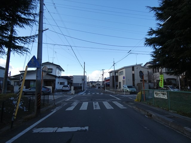 2540　八戸市根城6丁目　土地 現地写真（前面道路含む現地写真）