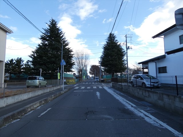 2540　八戸市根城6丁目　土地 現地写真（前面道路含む現地写真）