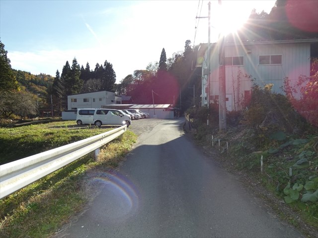 2553　八戸市大字沢里字上沢内　土地 現地写真（前面道路含む現地写真）