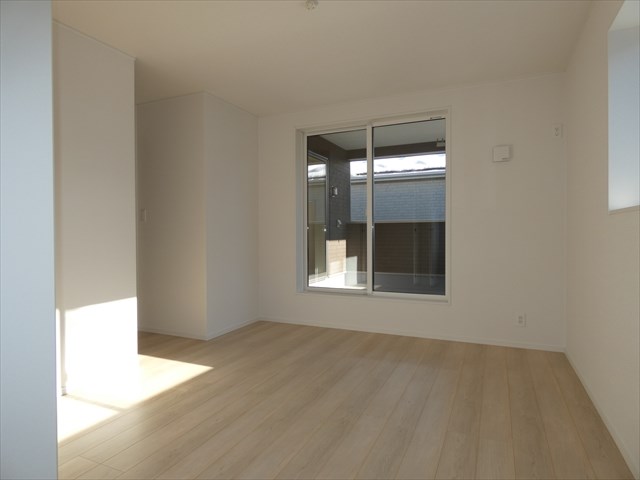 5453　クレイドルガーデン三沢市松園町第5　新築分譲住宅　4号棟※ただ今商談中です 洋室7.5帖（南側）