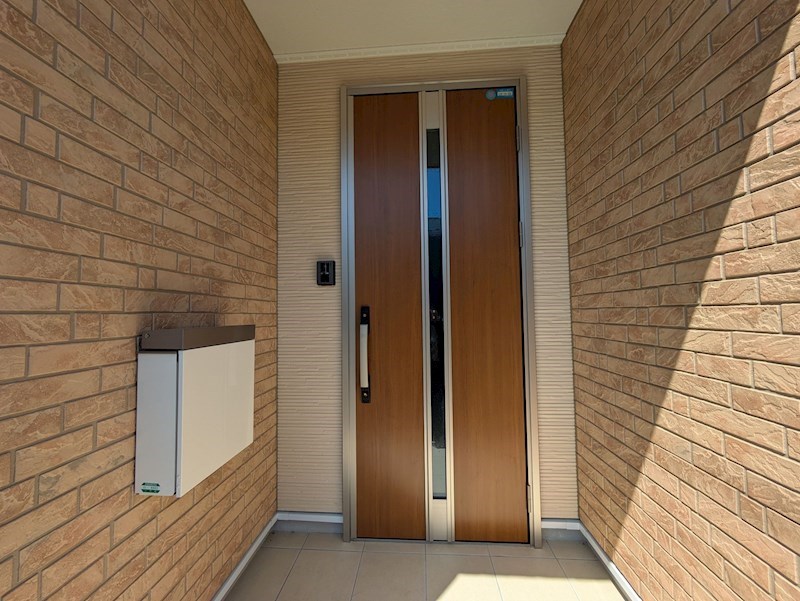 5490　クレイドルガーデン八戸市尻内町第14　新築分譲住宅　5号棟※ただ今商談中です 現地写真（玄関）