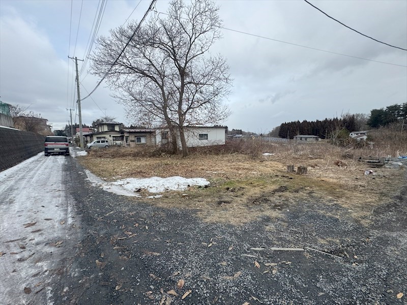 2565　八戸市大字大久保字大塚　土地 現地写真（前面道路含む現地写真）