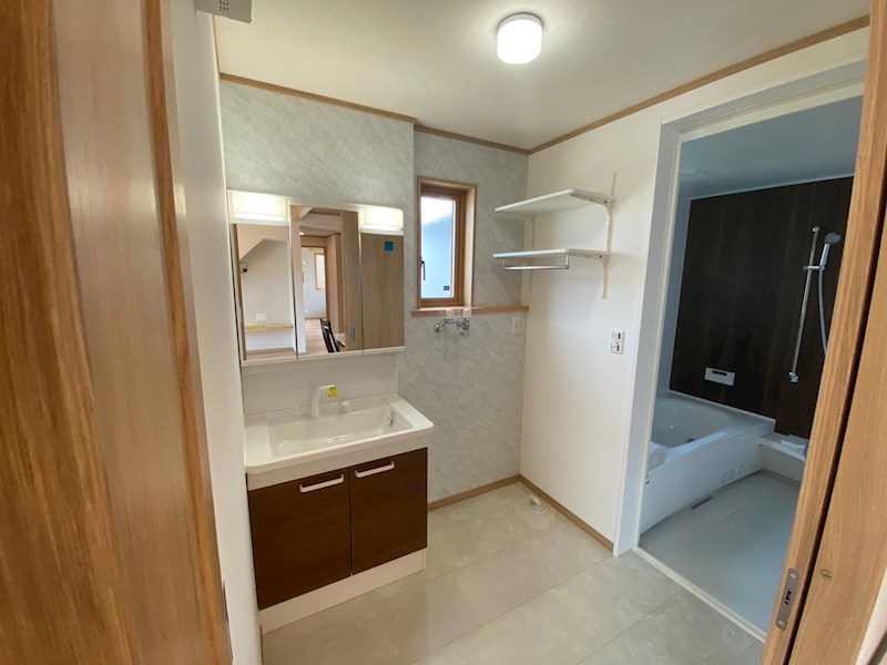 5551　八戸市大字鮫町字ハン木沢A-1　新築建売住宅 内観写真（洗面台・洗面所）