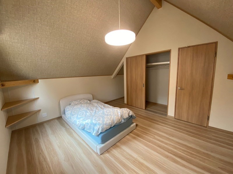 5551　八戸市大字鮫町字ハン木沢A-1　新築建売住宅 内観写真（リビング以外の居室）